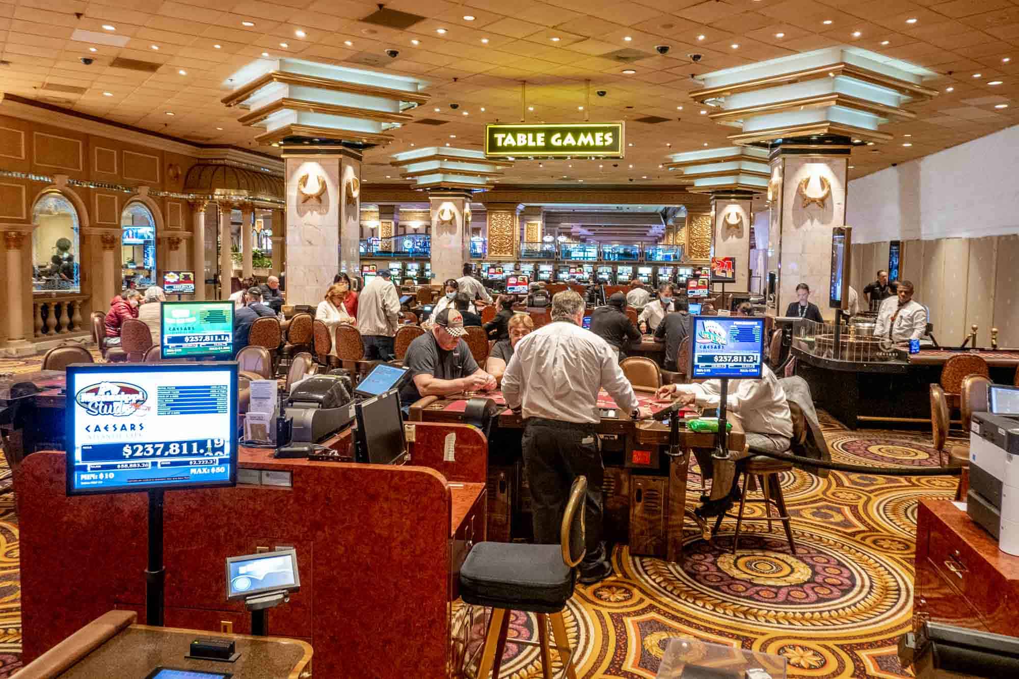 Hot Safari ile Afrika'da vahşi yaşamı keşfet, para kazan! Casinodior'te unutulmaz bir safari.